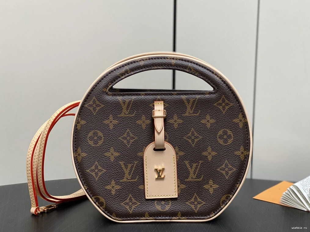WIS PM VUITTON LOUIS Around Me 0309